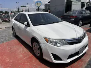 Toyota Camry LE 4dr Sedan (2.5L 4cyl 6A) 2014 White