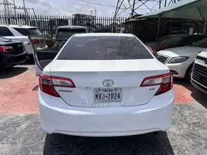 Toyota Camry LE 4dr Sedan (2.5L 4cyl 6A) 2014 White