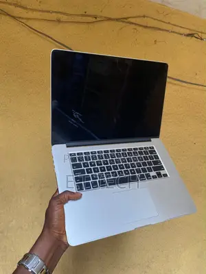 Laptop Apple MacBook Pro 2015 16GB Intel Core i7 SSD 512GB