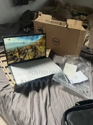 New Laptop Dell Inspiron 15 3520 8GB Intel Core i5 SSD 256GB