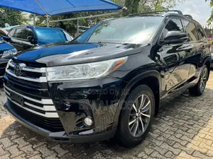 Toyota Highlander XLE 4x4 V6 (3.5L 6cyl 8A) 2018 Black
