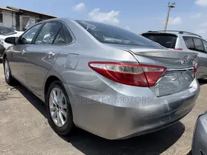 Toyota Camry LE 4dr Sedan (2.5L 4cyl 6A) 2015 Silver