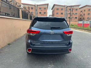 Toyota Highlander 2019 Blue