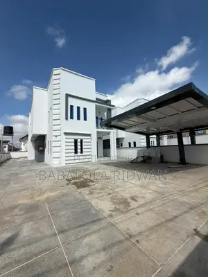 4bdrm Duplex in Kolapo Ishola Gra, Akobo for sale