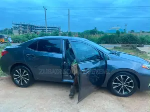 Toyota Corolla SE (1.8L 4cyl 2A) 2018