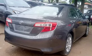 Toyota Camry LE 4dr Sedan (2.5L 4cyl 6A) 2014