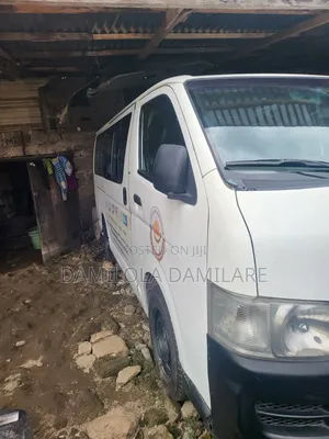 Toyota HiAce 2014 White
