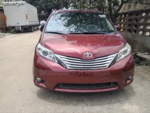 Toyota Sienna 2011 Red