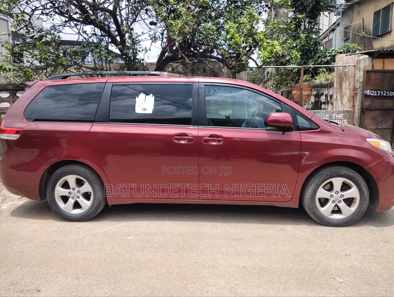 Toyota Sienna 2011 Red