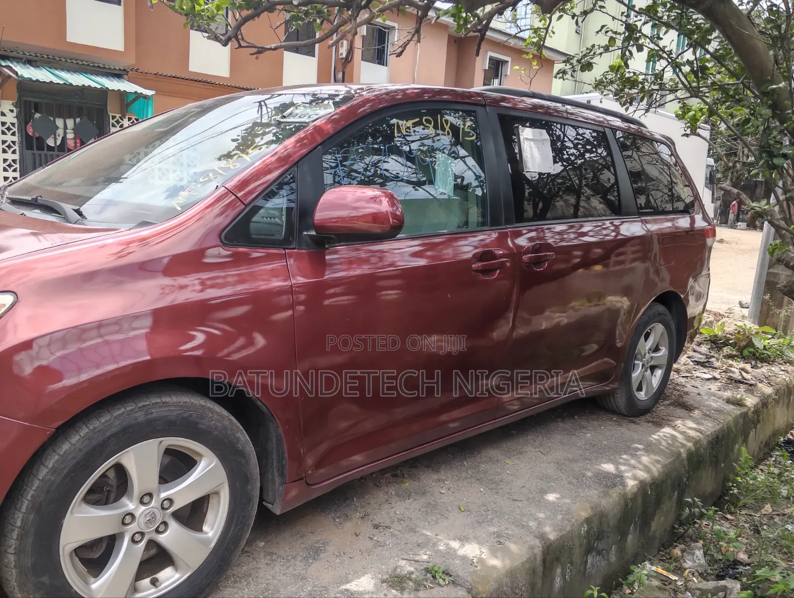Toyota Sienna 2011 Red