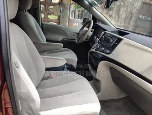 Toyota Sienna 2011 Red