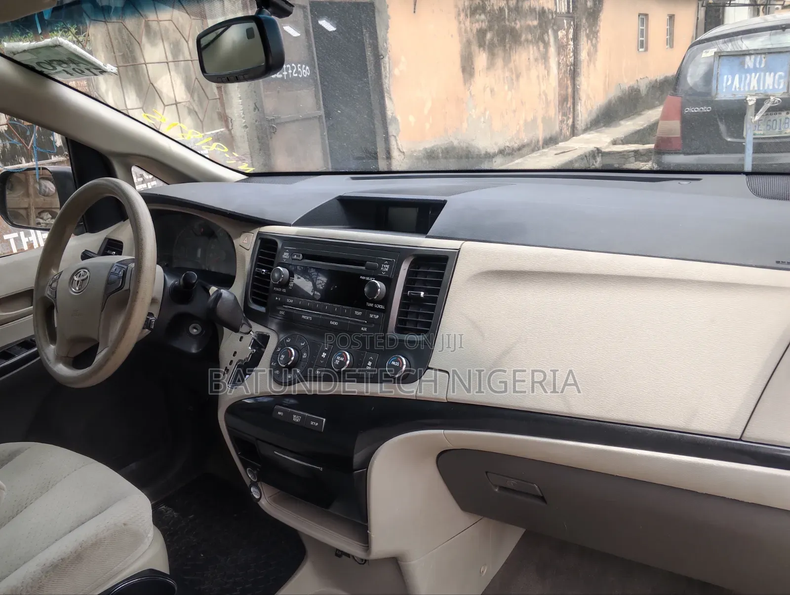 Toyota Sienna 2011 Red