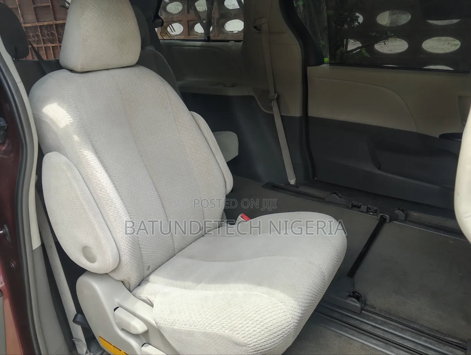 Toyota Sienna 2011 Red