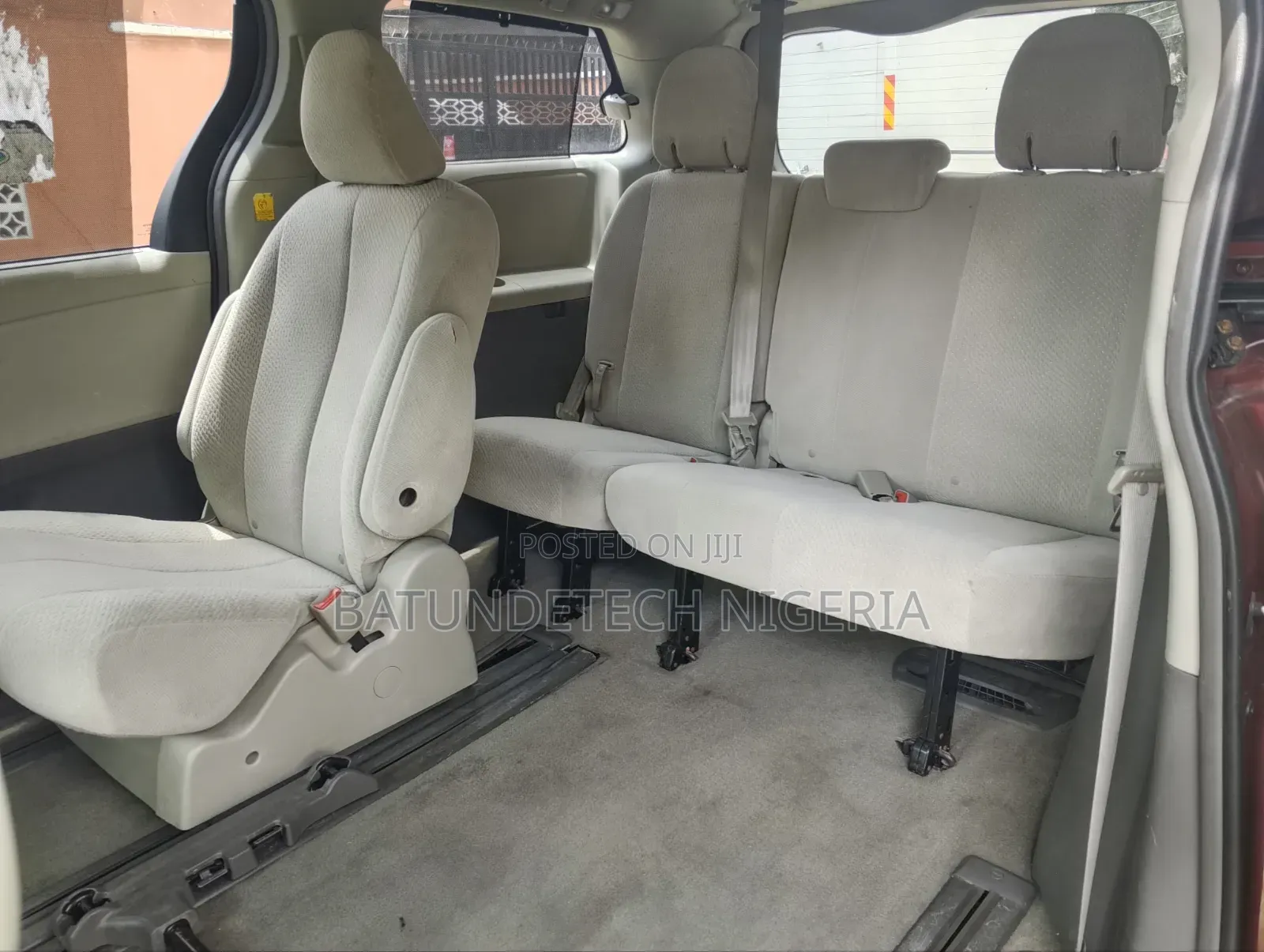 Toyota Sienna 2011 Red