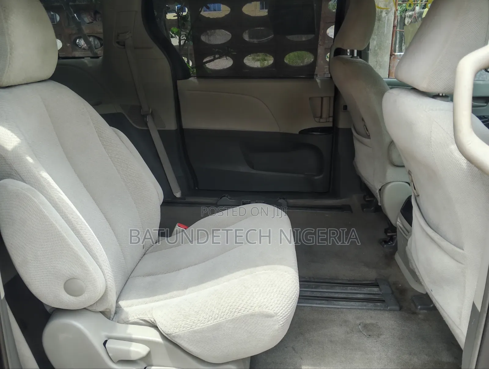 Toyota Sienna 2011 Red