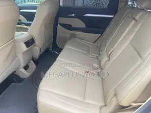 Toyota Highlander XLE 4dr SUV (3.5L 6cyl 6A) 2015 Gold