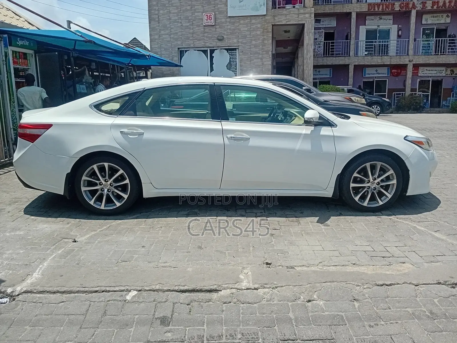 Toyota Avalon XLE Premium 4dr Sedan (3.5L 6cyl 6A) 2014 White