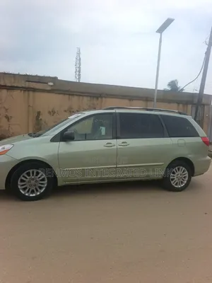 Toyota Sienna 2010 Green