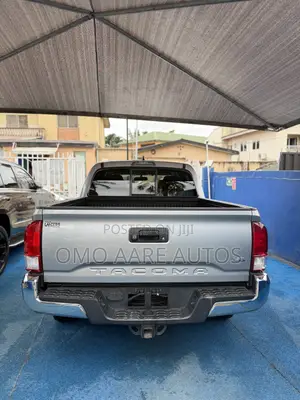 Toyota Tacoma 2018 Gray
