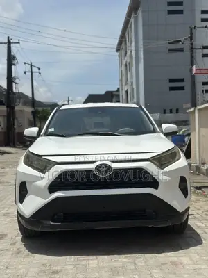 Toyota RAV4 XLE AWD 2020 White
