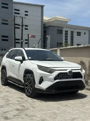 Toyota RAV4 XLE AWD 2020 White