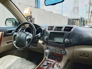 Toyota Highlander Limited 2011 White