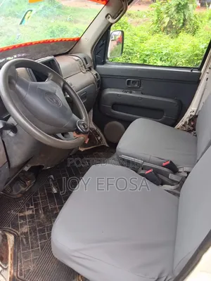 Daihatsu Hijet 2000 White
