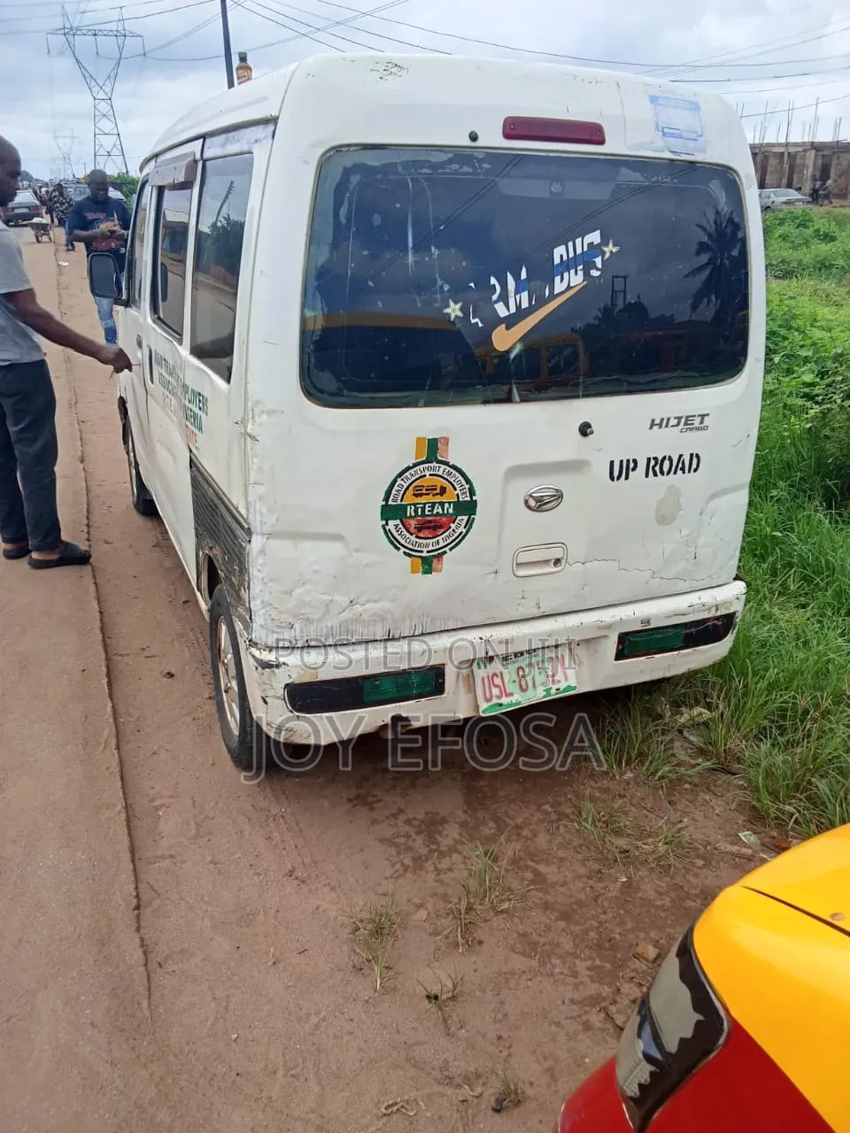 Daihatsu Hijet 2000 White