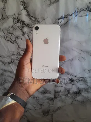 Apple iPhone XR 64 GB White