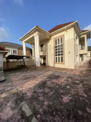 6bdrm Duplex in Okota for sale