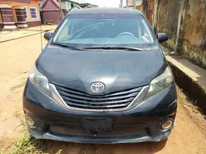 Toyota Sienna 2012 Black