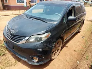 Toyota Sienna 2012 Black