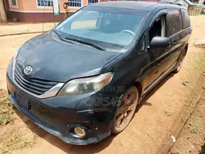 Toyota Sienna 2012 Black