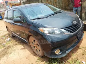 Toyota Sienna 2012 Black