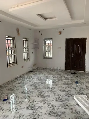 2bdrm Block of Flats in 1St Avians, Akala Express for rent