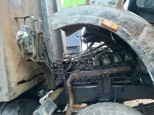 V8 Mercedes 6 Tyre Truck