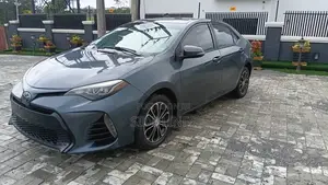 Toyota Corolla SE (1.8L 4cyl 6M) 2018 Black