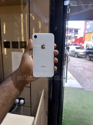 Apple iPhone XR 64 GB White