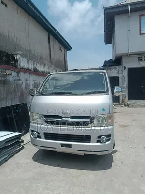 Toyota HiAce 2010 Silver
