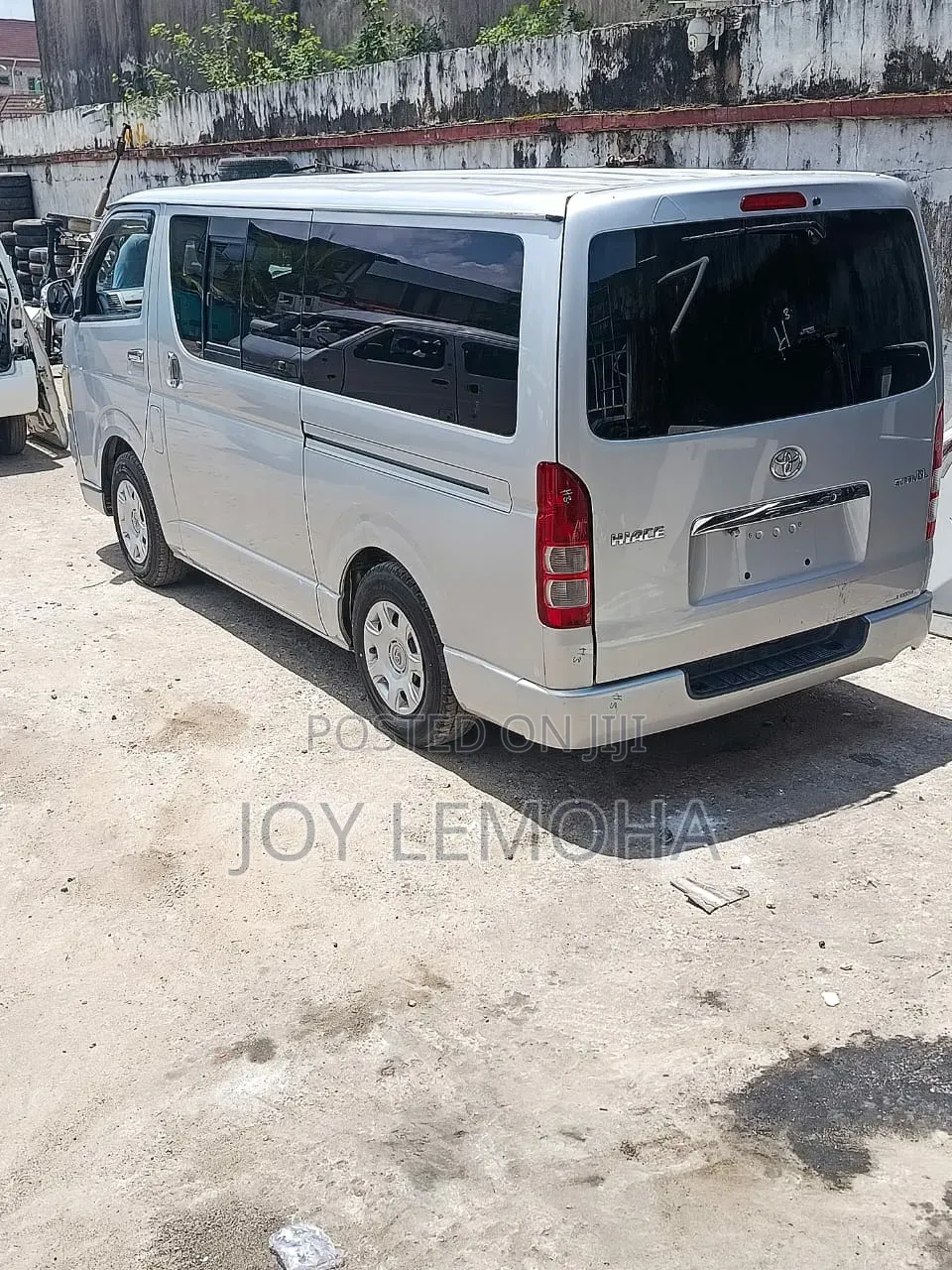 Toyota HiAce 2010 Silver