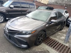 Toyota Camry SE AWD 2024 Gray
