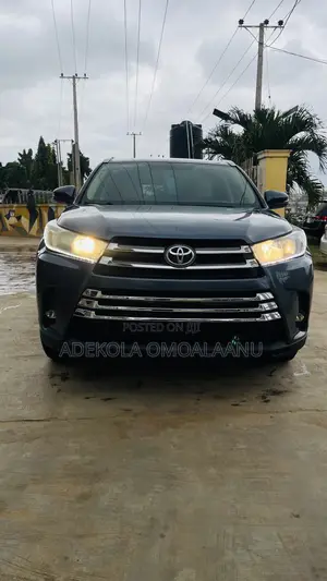 Toyota Highlander XLE 4x4 V6 (3.5L 6cyl 8A) 2018 Blue