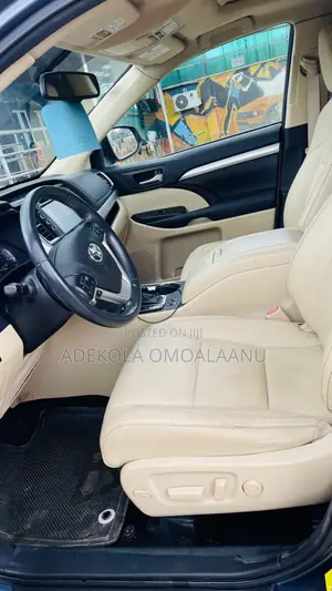 Toyota Highlander XLE 4x4 V6 (3.5L 6cyl 8A) 2018 Blue