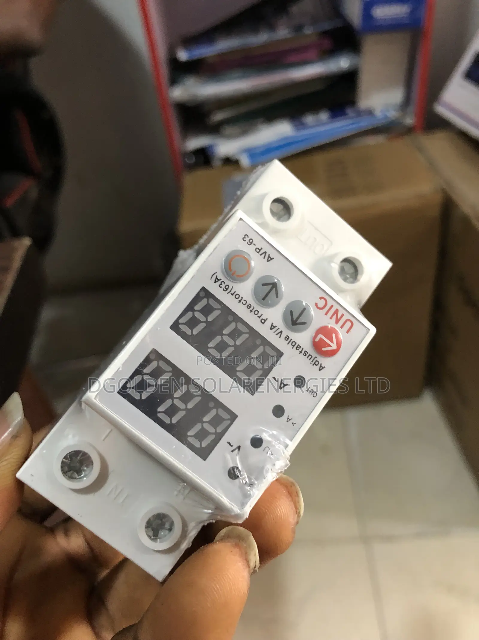Unic Voltage Regulator 63A