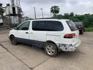 Toyota Sienna 2005 White
