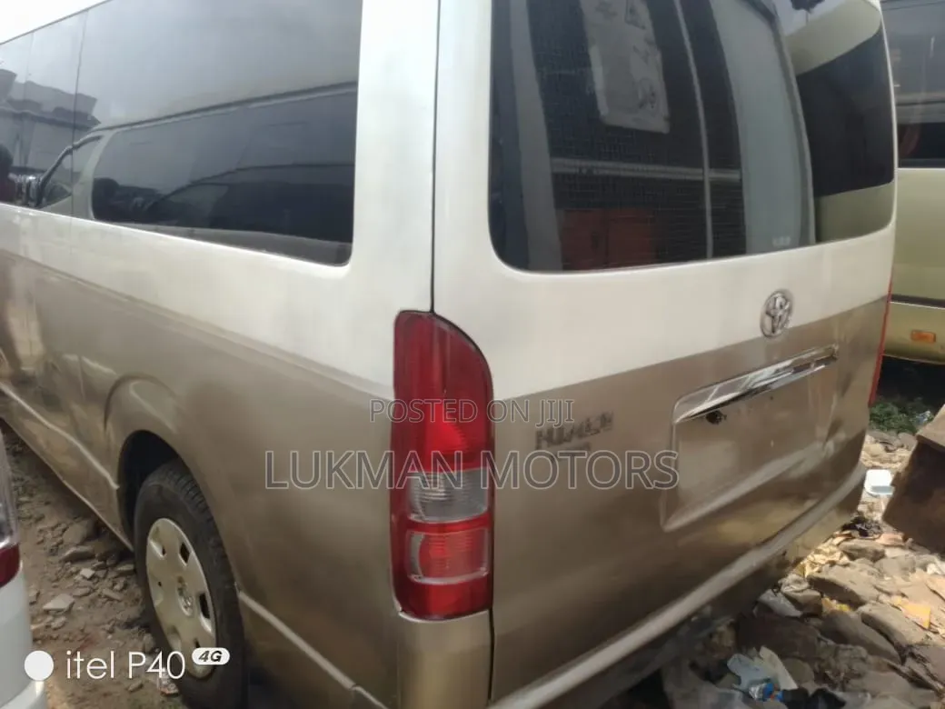 Toyota HiAce 2015 Grey