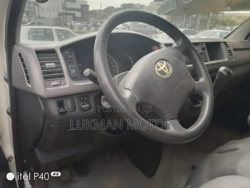 Toyota HiAce 2015 Grey