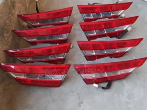Toyota Avalon Booth Light