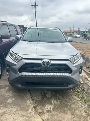 Toyota RAV4 2021 Silver