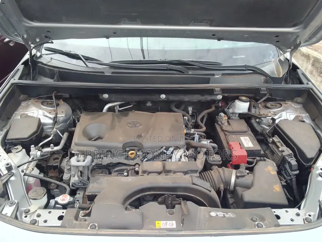 Toyota RAV4 2021 Silver